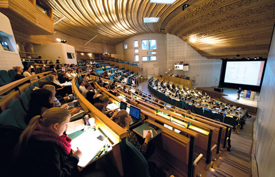 Entreprise : Université Blida1 convention de partenariat avec les Canadiens