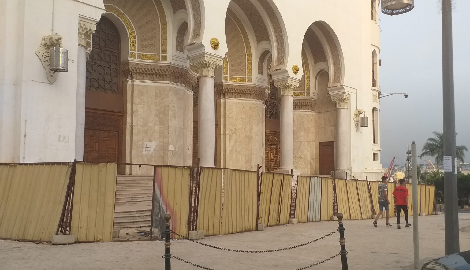 Environnement-Alger : La grande poste transformée en toilettes publiques à ciel ouvert