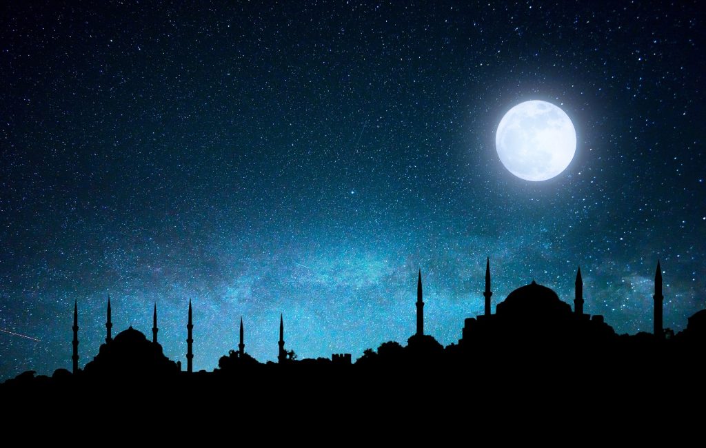 Le peuple algérien célèbre ce lundi la Nuit du destin