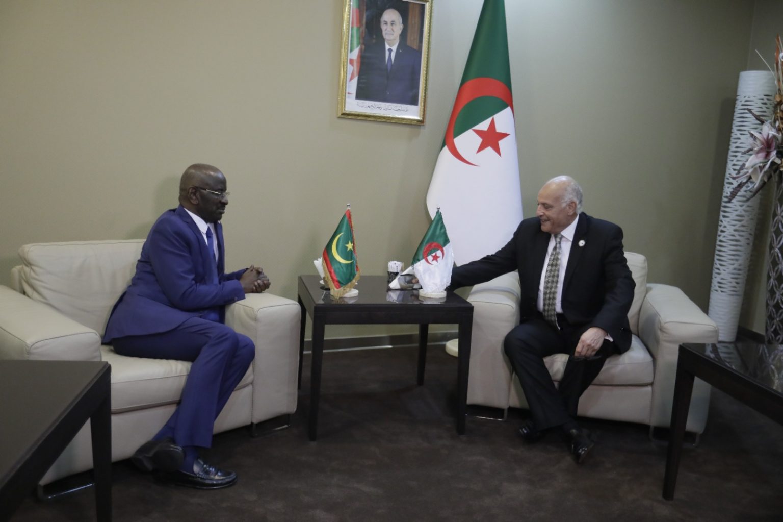 DIPLOMATIE: Ahmed Attaf s’entretient avec son homologue Mauritanien Mohamed Salem Ould Merzoug