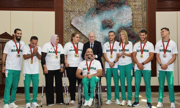 JO 2024 : Le président de la République honore les champions paralympiques