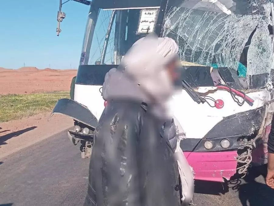 ACCIDENT DE LA ROUTE : 11 personnes blessées dans une collision de bus à Bechar