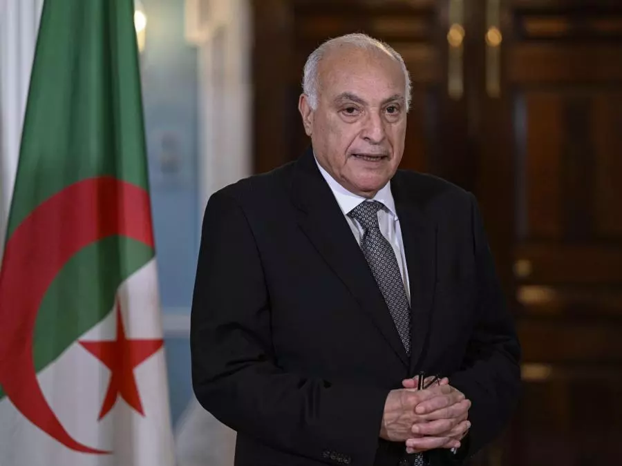 Algérie- Mauriatnie : Ahmed Attaf affirme la volonté de hisser les relations aux rangs stratégiques