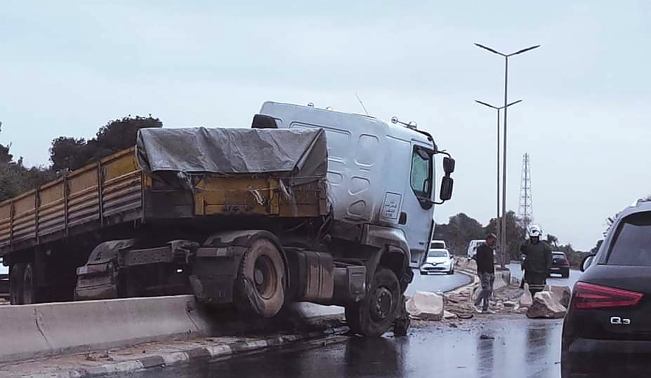Autoroute Est Ouest-Prudence au volant : Le trançon de la mort est situé à la déscente d’El Djebbahia à Bouira